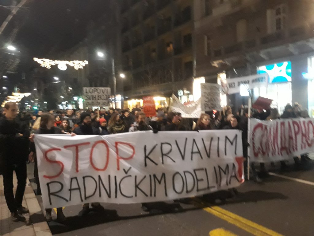 Crveni u levom bloku na beogradskim protestima: Protiv Vučića i protiv desničarske „opozicije“