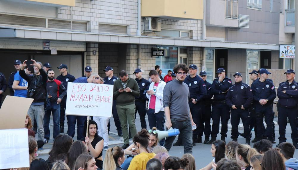 53806318_591911957993926_5831691355964833792_n