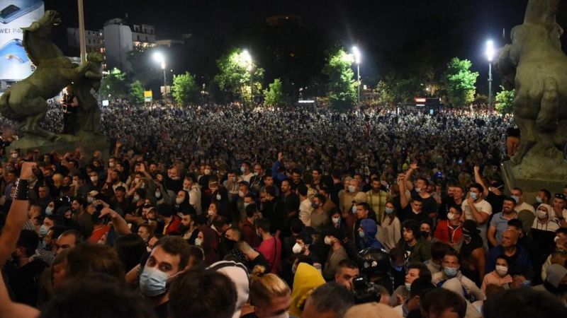 Teze o sinoćnjem protestu u Beogradu