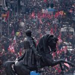 Francuska: nacionalni štrajk protiv Makronove penzione sabotaže – preko milion ljudi na ulicama!