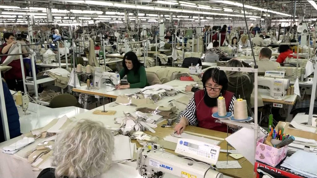 Trpi i radi, bolje uslove ne traži – iskustvo radnice u tekstilnim firmama u BiH