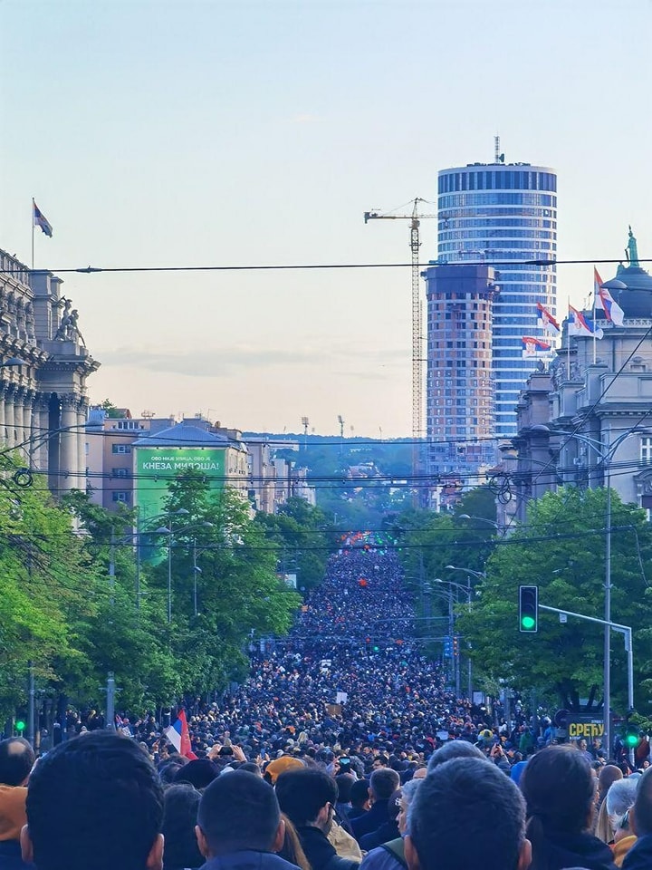 Srbija: Kako učiniti da sve stane i zašto?