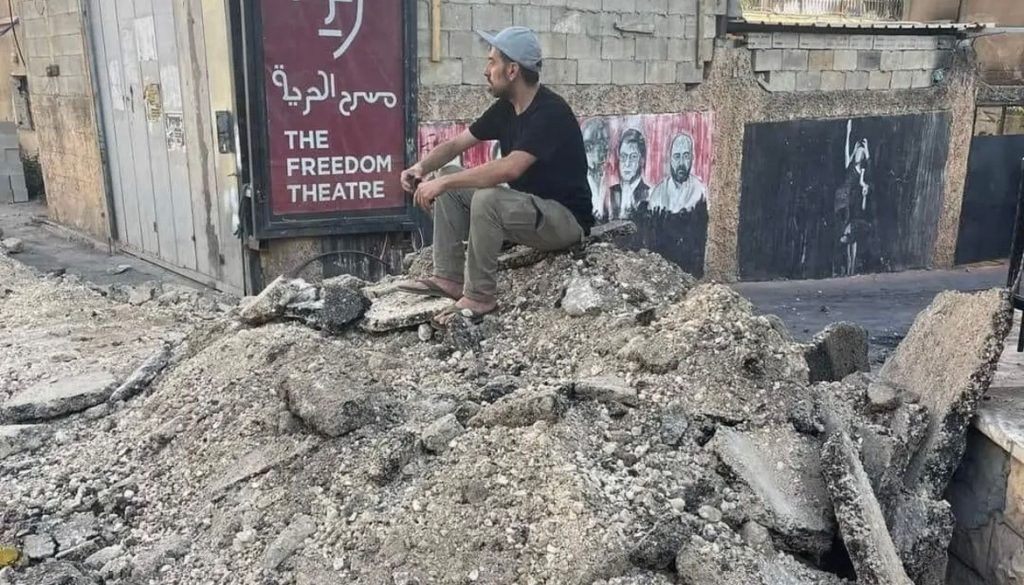 Man_sits_on_rubble_Image_Zoe_Lafferty_Twitter