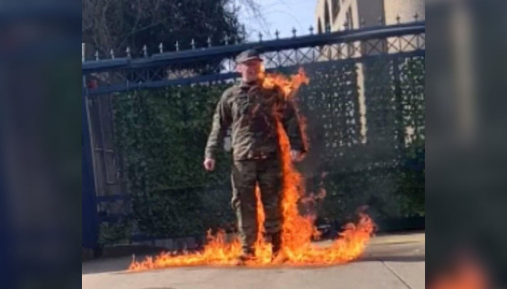 Self-immolation_of_Aaron_Bushnell_Image_fair_use