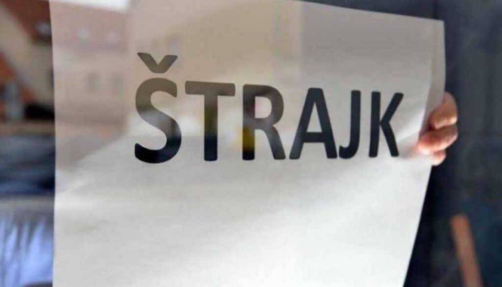 71469d54-9abd-4279-bd51-415c4066bab8strajk-papir