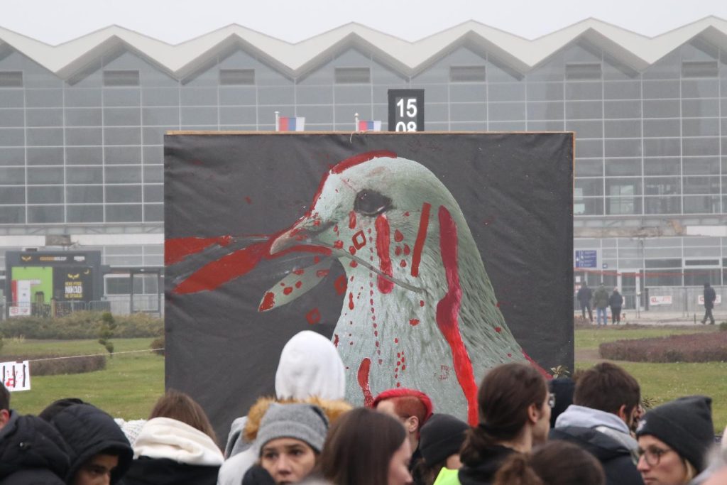 Srbija: Svi smo mi pod nadstrešnicom