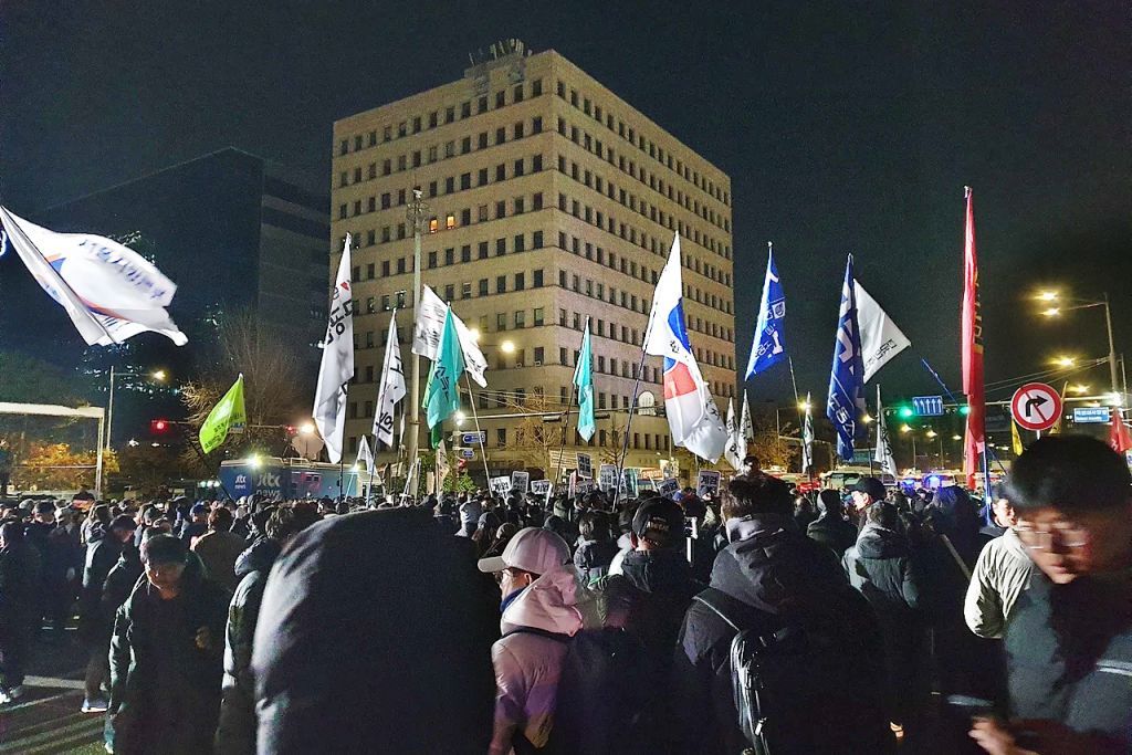 Južna Koreja: Očajničko vanredno stanje Yoon Suk-yeola poraženo je za nekoliko sati