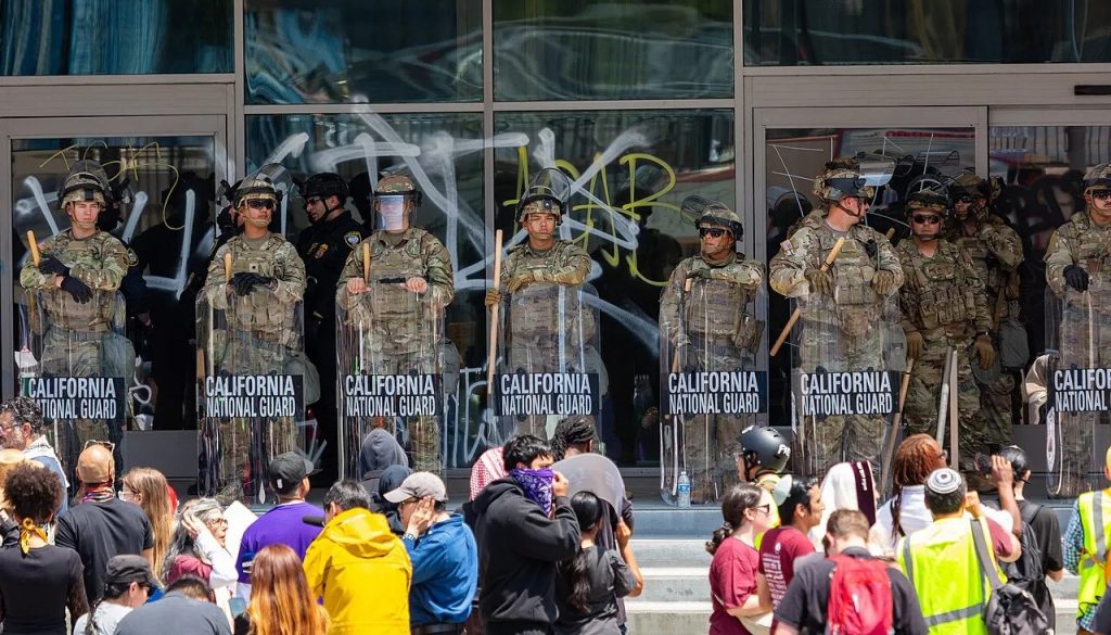 LA_cops_-_wikimedia_commons