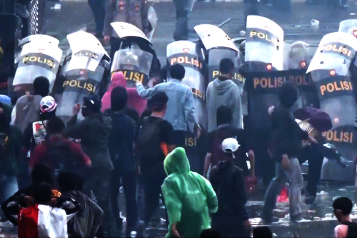 police_clash_Image_fair_use_3